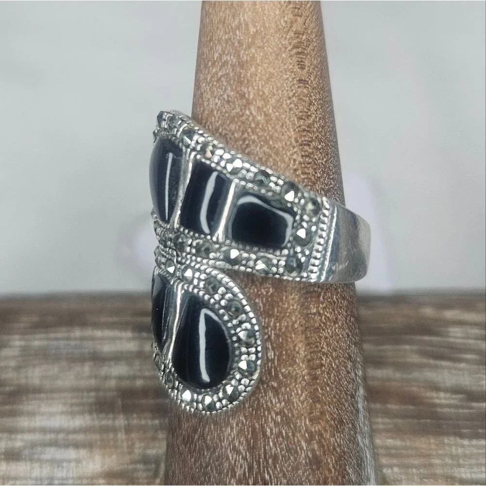 Vintage Onyx And Marcasite Pass Through Wrap Style Ring EUC Sz 5.75 1970s